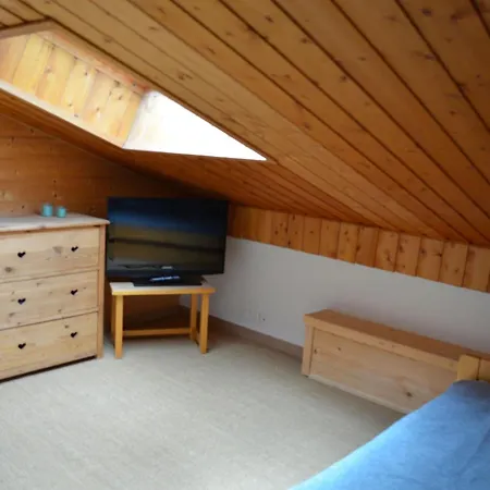 Snug In Near Ski Area