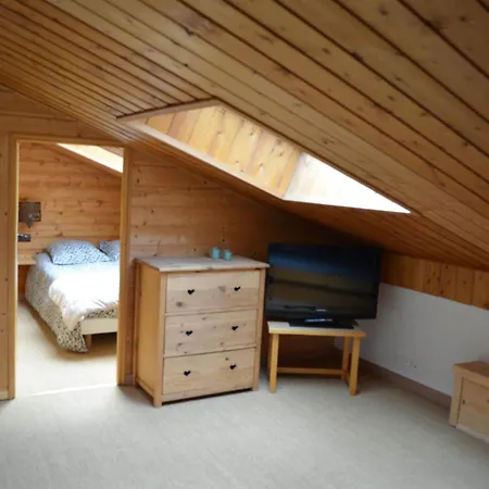 Snug In Near Ski Area *