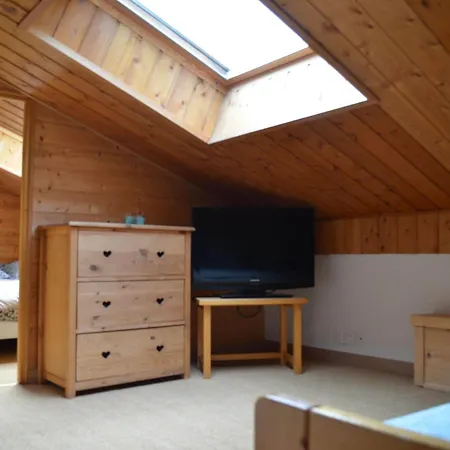 Snug In Near Ski Area